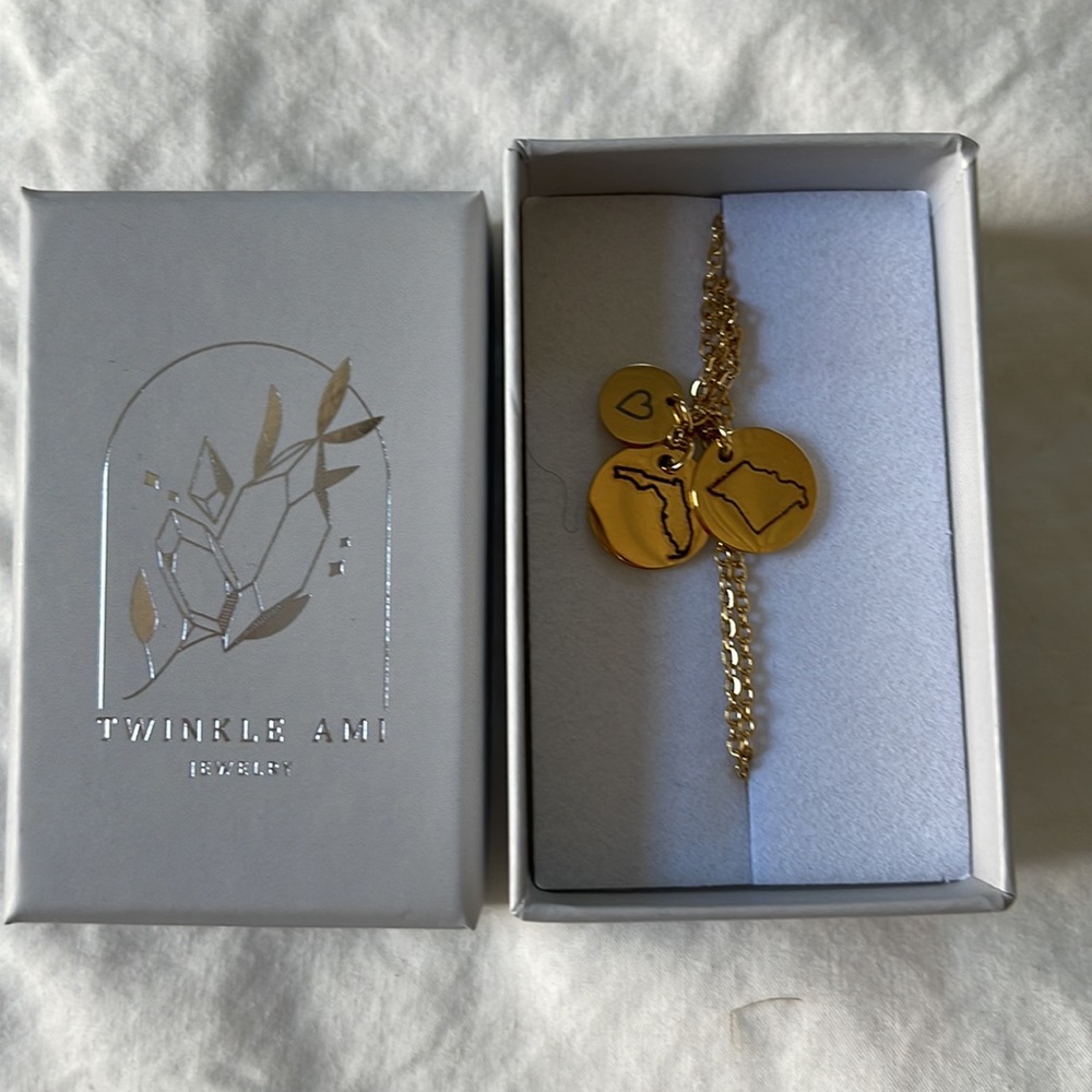 NWT TwinkleAMI Florida and Missouri Gold Charm Necklace